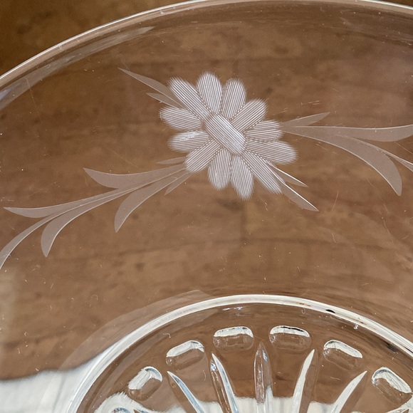 Vintage Elegant Clear Glass Sandwichs/Deserts Stand Etched Floral Design! - Picture 5 of 10